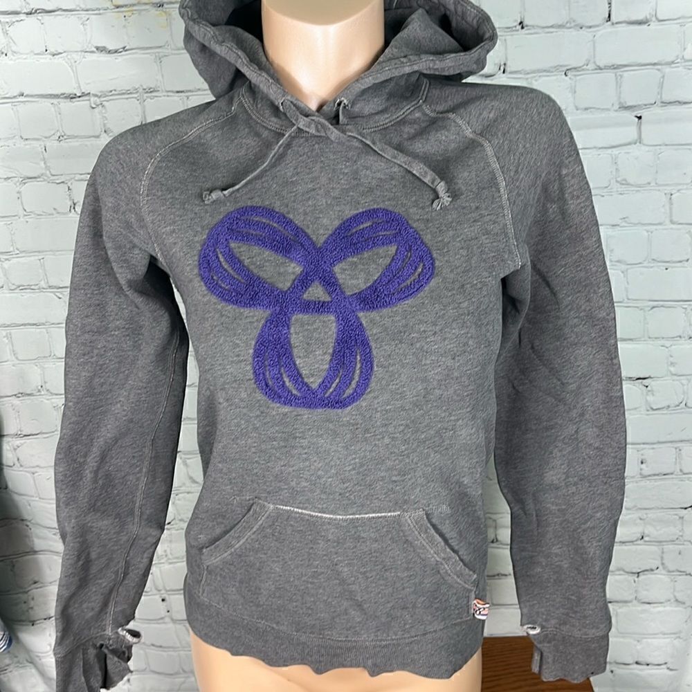 TNA Aritzia Sweater Adult Medium Gray Purple Baltic Spiro Embroidered Hoodie